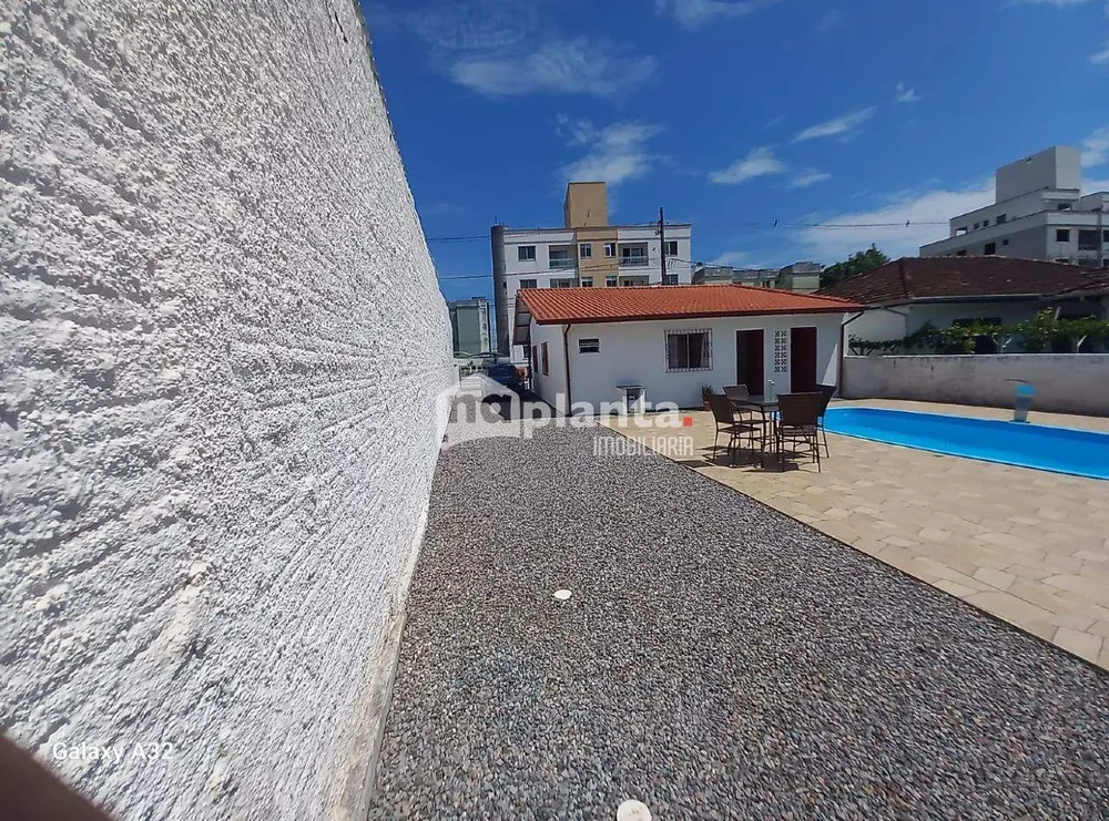 Casa, 3 quartos, 200 m² - Foto 1