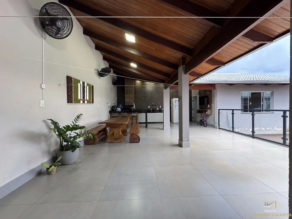 Casa, 3 quartos, 228 m² - Foto 1