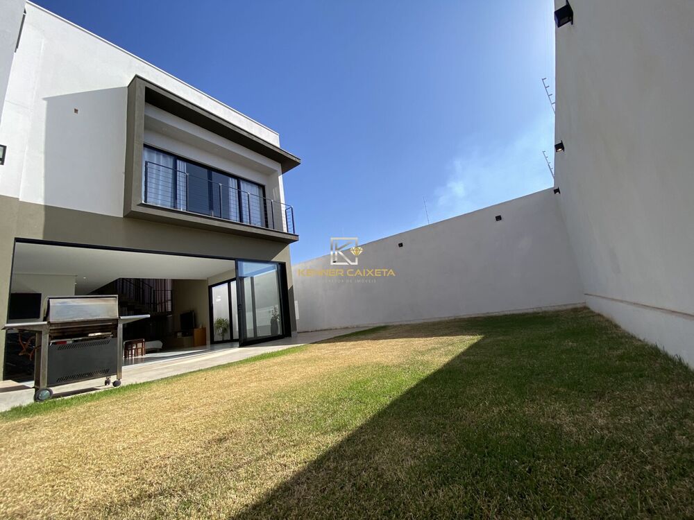 Casa, 3 quartos, 212 m² - Foto 1