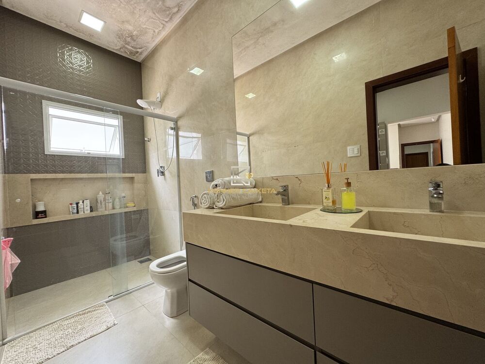 Casa, 3 quartos, 243 m² - Foto 1