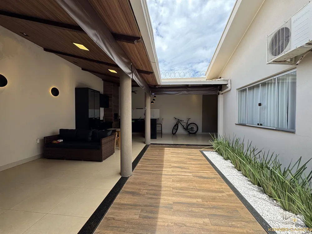 Casa, 3 quartos, 222 m² - Foto 1