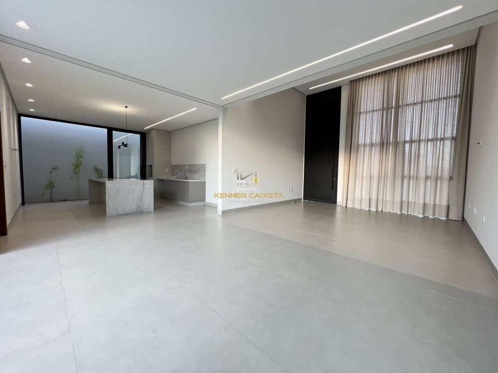 Casa à venda com 2 quartos, 170m² - Foto 2