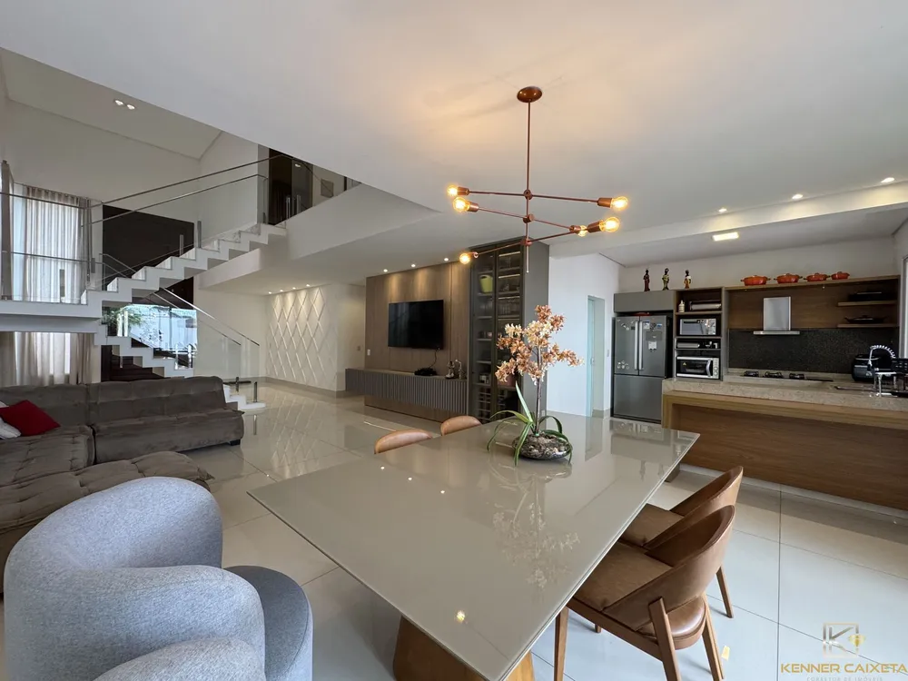 Casa, 3 quartos, 295 m² - Foto 1