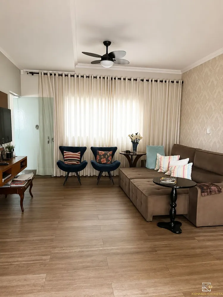 Casa, 4 quartos, 237 m² - Foto 3