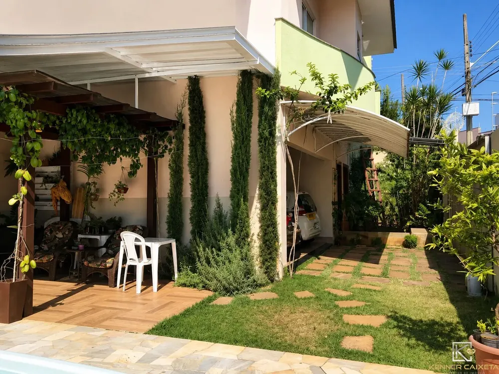 Casa, 4 quartos, 237 m² - Foto 2
