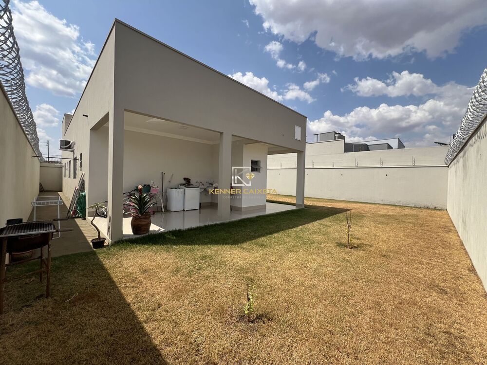 Casa à venda com 3 quartos, 190m² - Foto 1