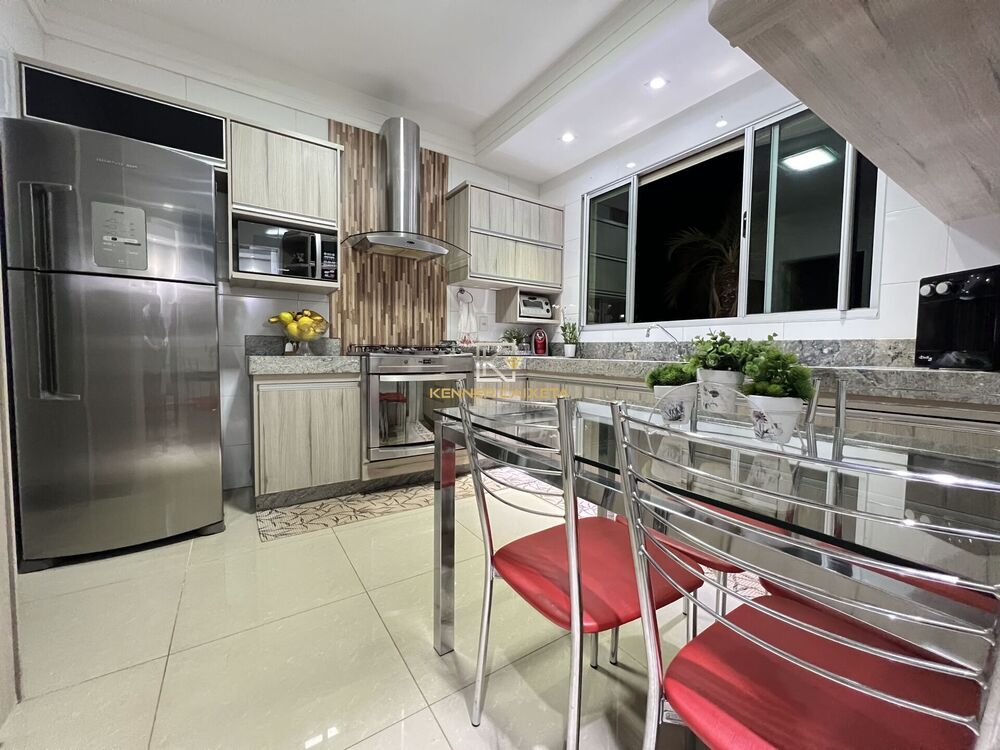 Apartamento à venda com 3 quartos, 135m² - Foto 2