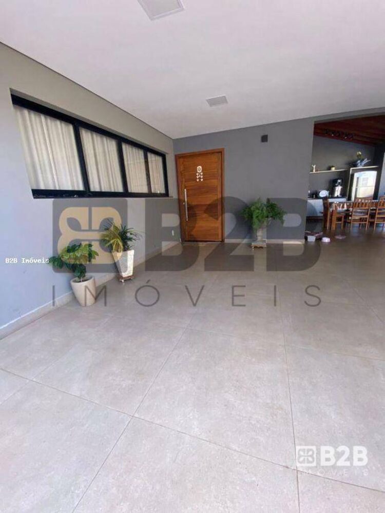 Casa, 3 quartos, 216 m² - Foto 2