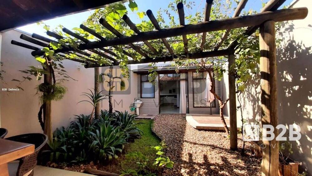 Casa à venda com 2 quartos, 85m² - Foto 2