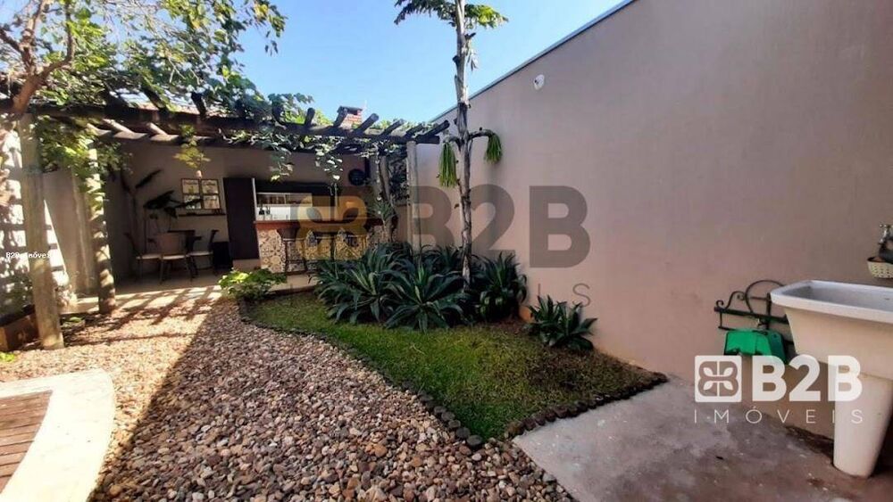 Casa à venda com 2 quartos, 85m² - Foto 1