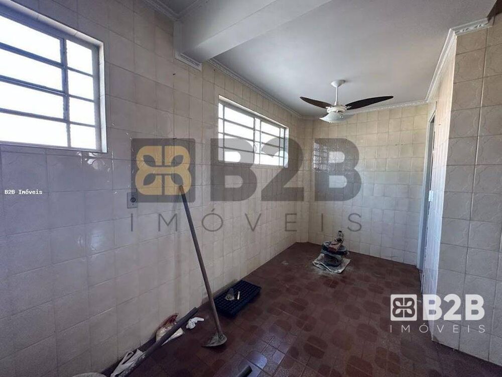 Casa à venda com 3 quartos, 100m² - Foto 4