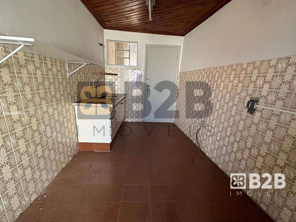 Casa à venda com 3 quartos, 100m² - Foto 3