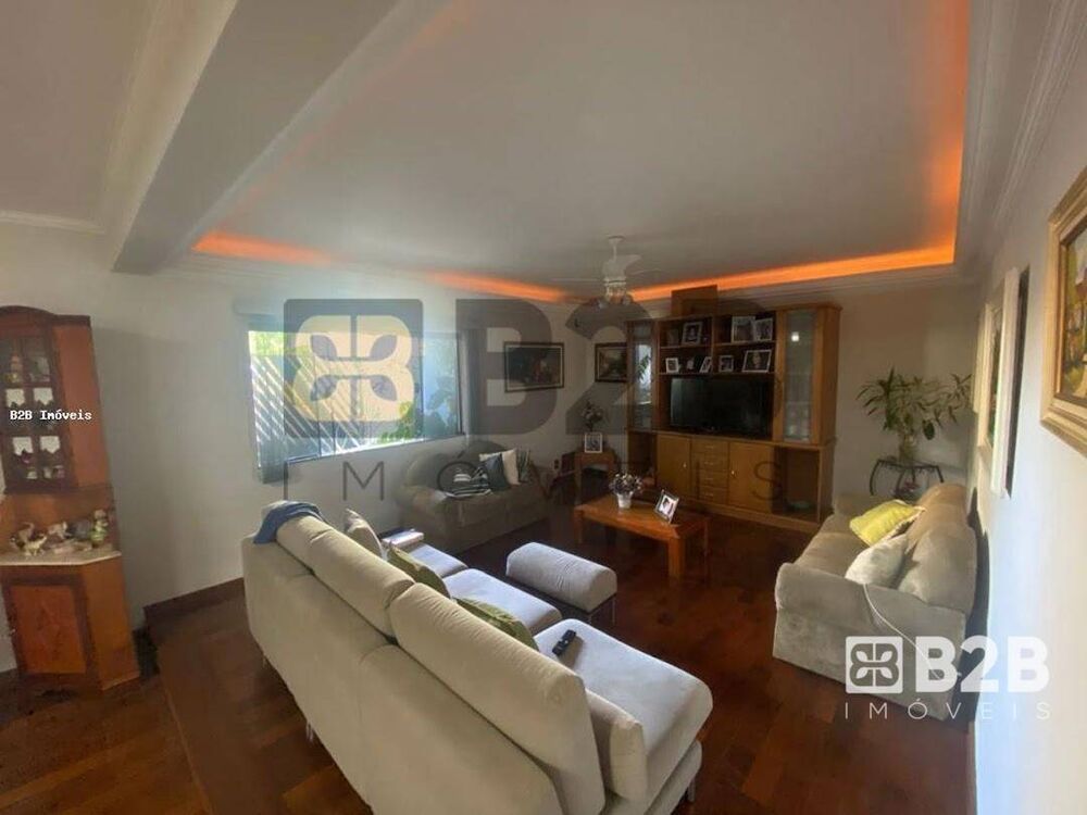 Casa à venda com 3 quartos, 328m² - Foto 2