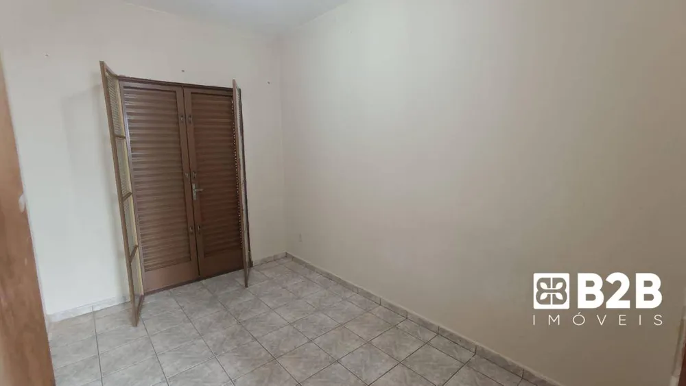 Casa, 3 quartos, 228 m² - Foto 2