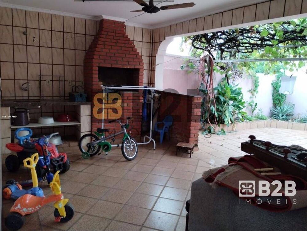 Casa, 3 quartos, 218 m² - Foto 2