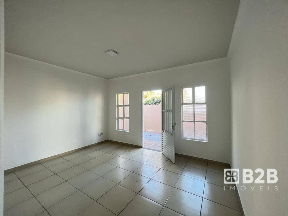 Casa à venda com 2 quartos, 130m² - Foto 3