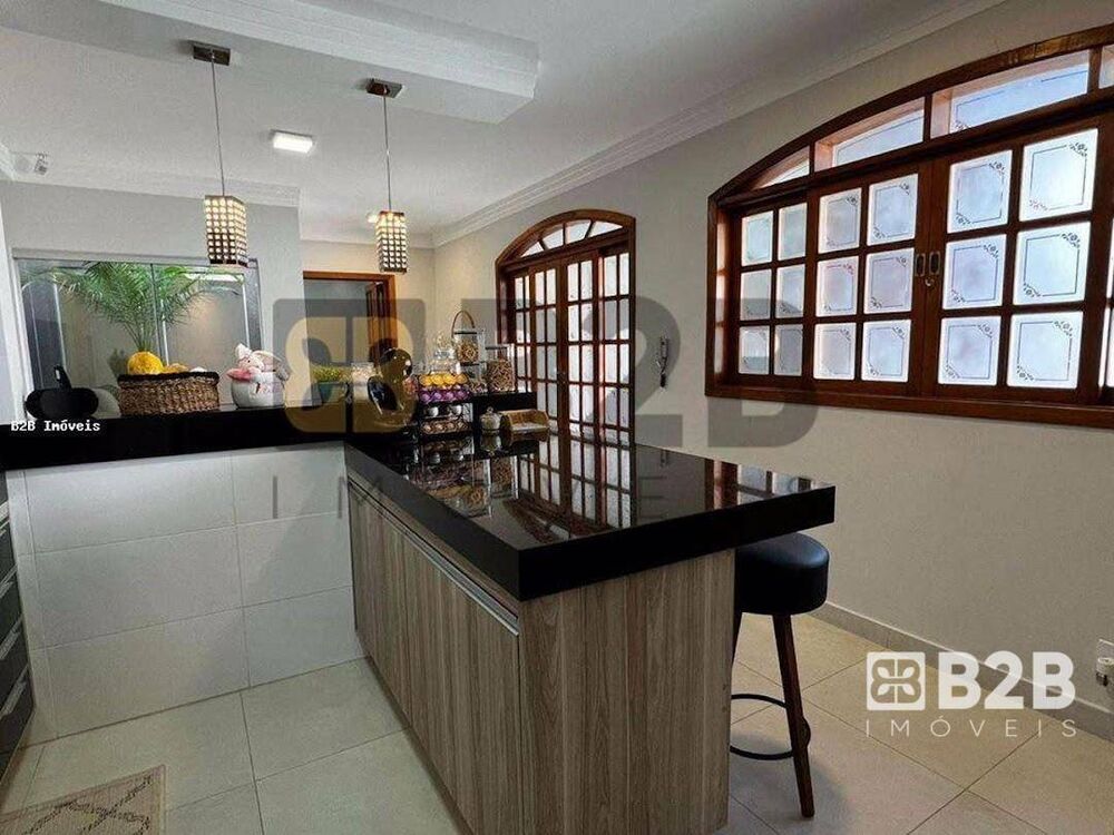 Casa, 2 quartos, 197 m² - Foto 1