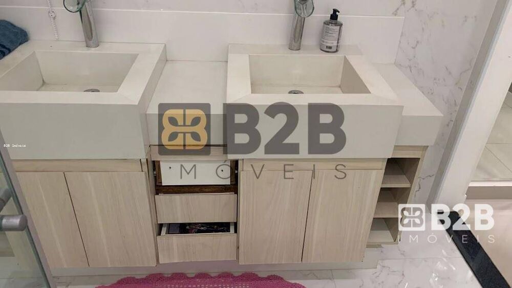 Casa à venda com 4 quartos, 250m² - Foto 4