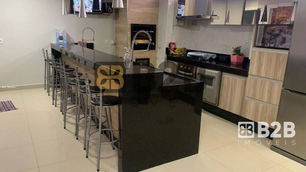 Casa à venda com 4 quartos, 250m² - Foto 7