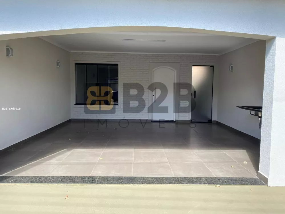 Casa à venda com 3 quartos, 141m² - Foto 1