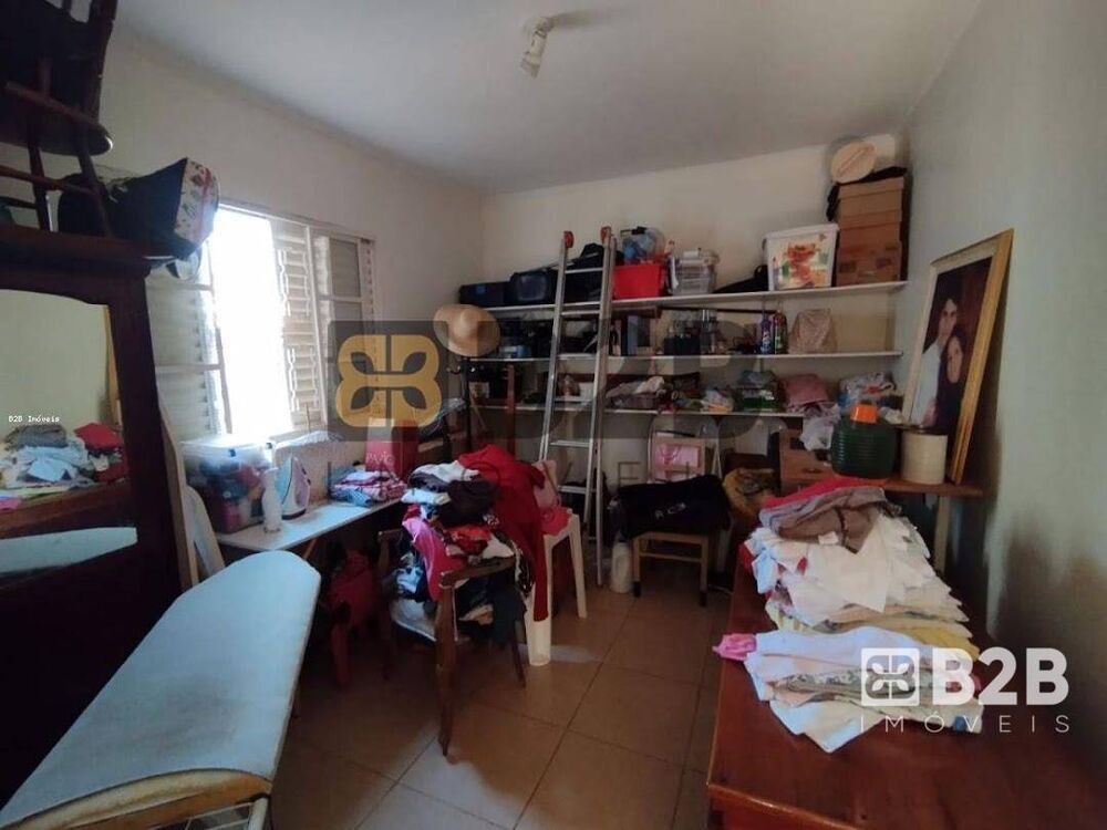 Casa à venda com 3 quartos, 176m² - Foto 1