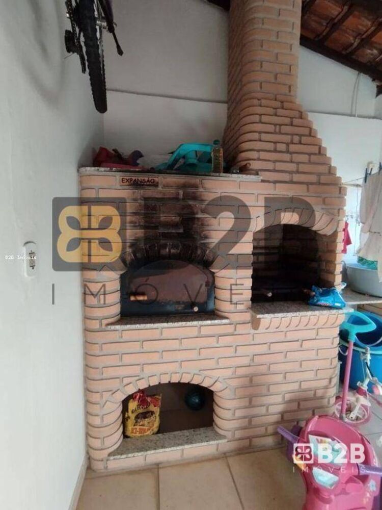 Casa à venda com 3 quartos, 176m² - Foto 2