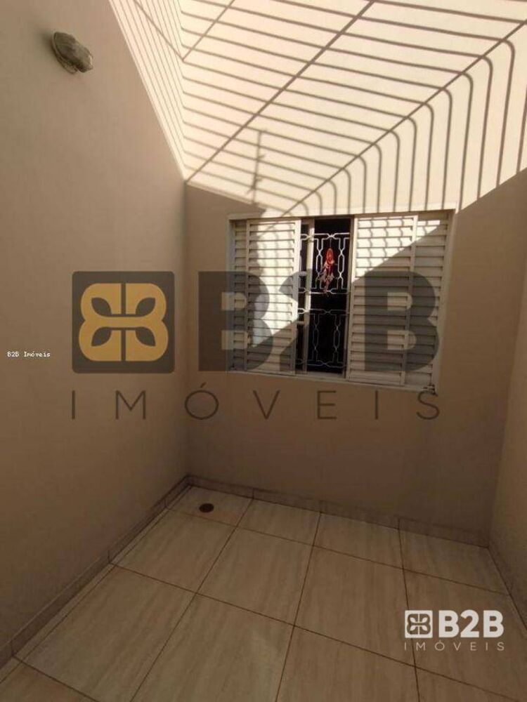 Casa à venda com 3 quartos, 176m² - Foto 4