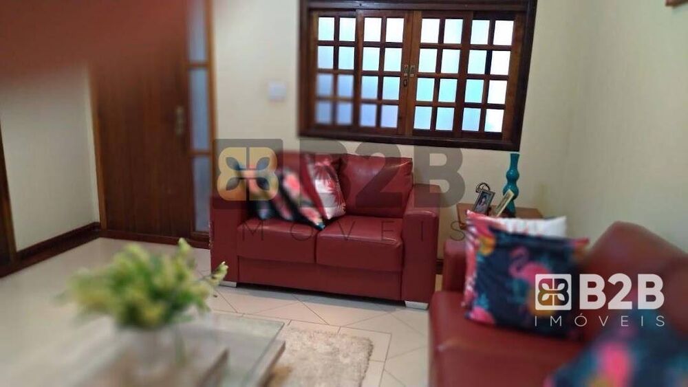 Casa à venda com 4 quartos, 222m² - Foto 2