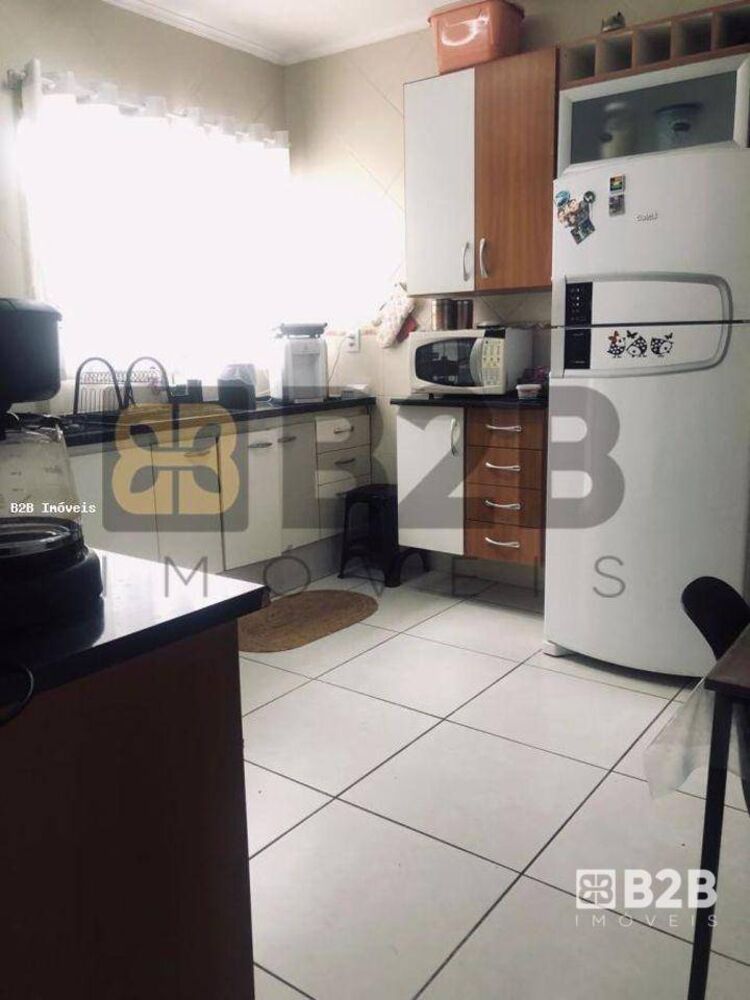 Casa à venda com 4 quartos, 280m² - Foto 2