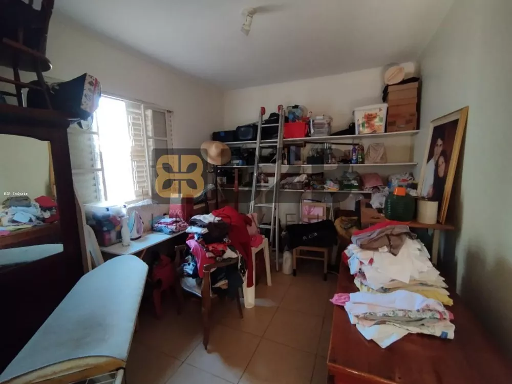 Casa à venda com 3 quartos, 250m² - Foto 2