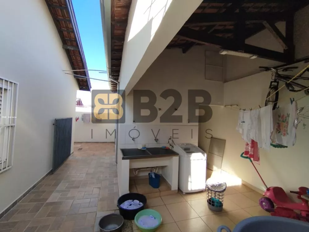 Casa à venda com 3 quartos, 250m² - Foto 3