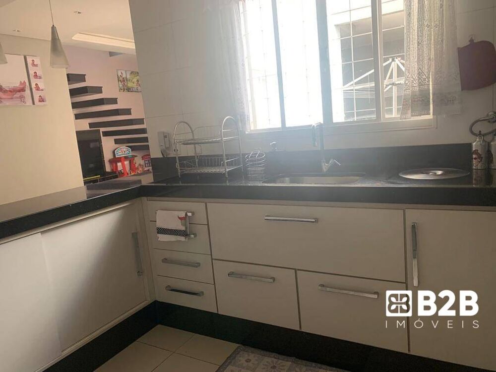 Casa à venda com 2 quartos, 165m² - Foto 5
