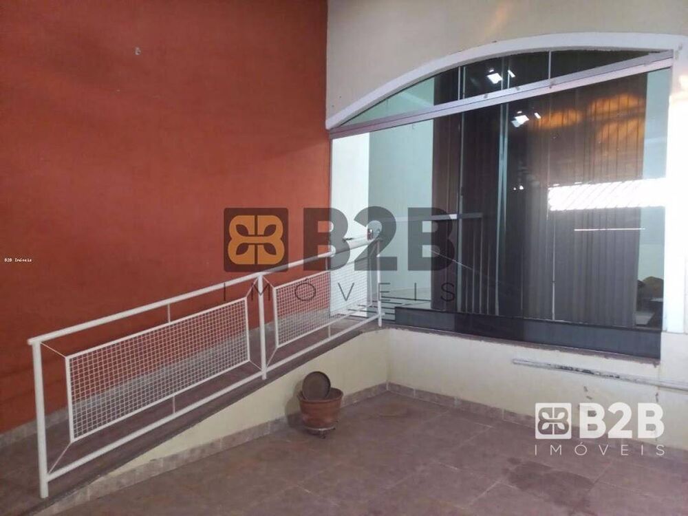 Casa à venda com 3 quartos, 190m² - Foto 1
