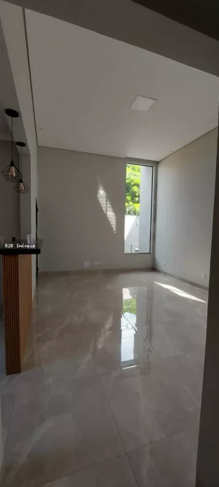 Casa à venda com 3 quartos, 170m² - Foto 1