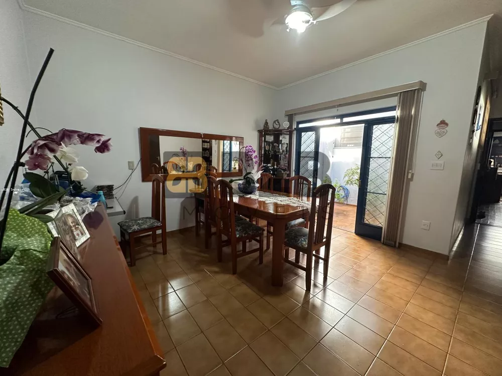 Casa à venda com 3 quartos, 155m² - Foto 1