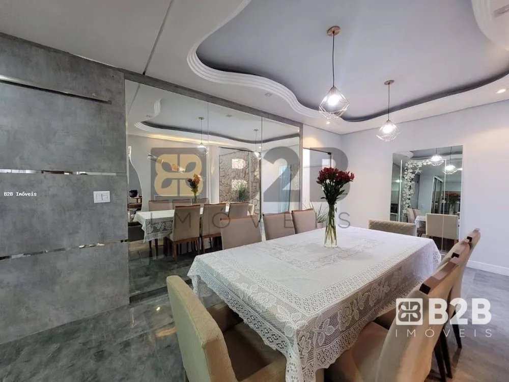 Casa, 3 quartos, 235 m² - Foto 1