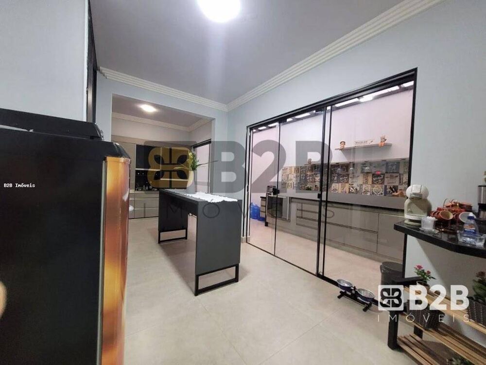 Casa, 3 quartos, 235 m² - Foto 1
