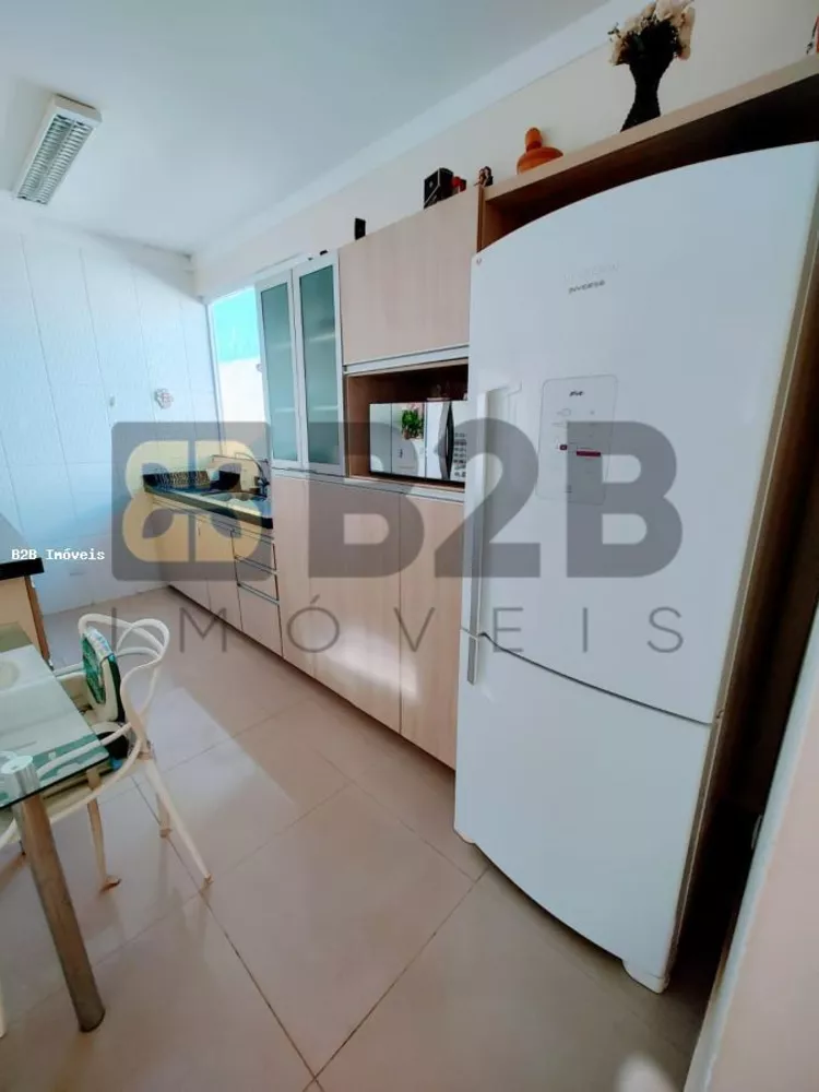 Casa à venda com 3 quartos, 225m² - Foto 3