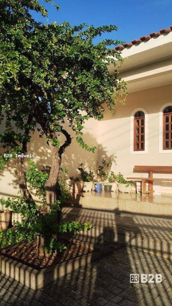 Casa, 3 quartos, 196 m² - Foto 1