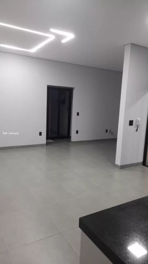 Casa à venda com 2 quartos, 100m² - Foto 4