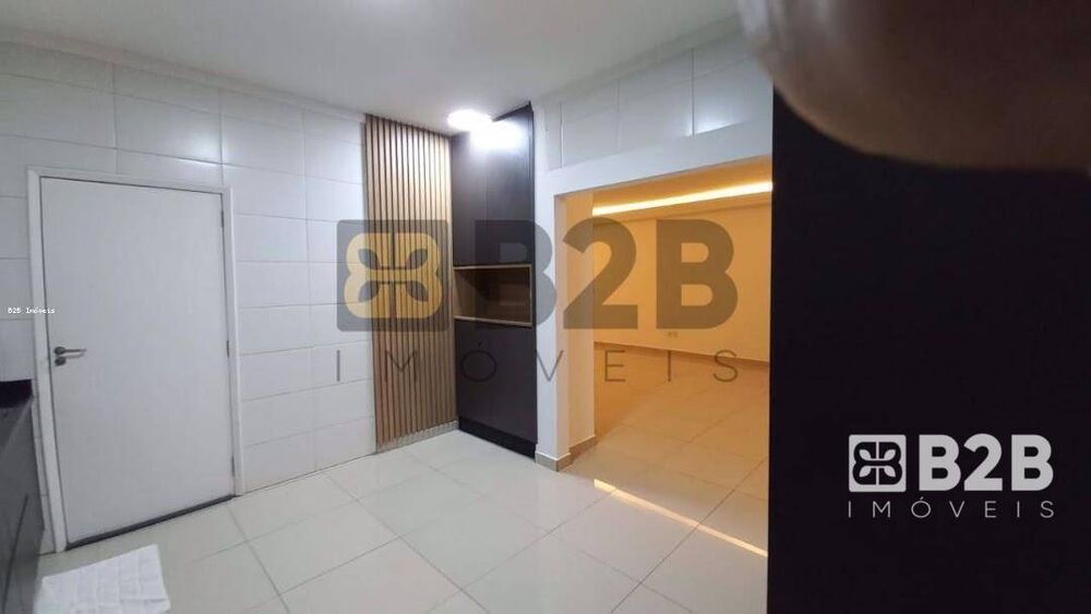 Casa à venda com 3 quartos, 250m² - Foto 4