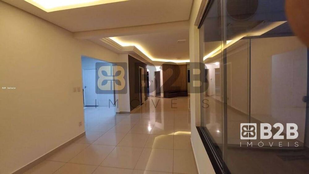 Casa à venda com 3 quartos, 250m² - Foto 1
