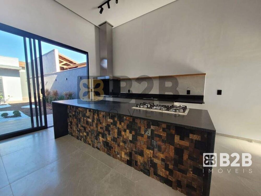 Casa à venda com 3 quartos, 185m² - Foto 1