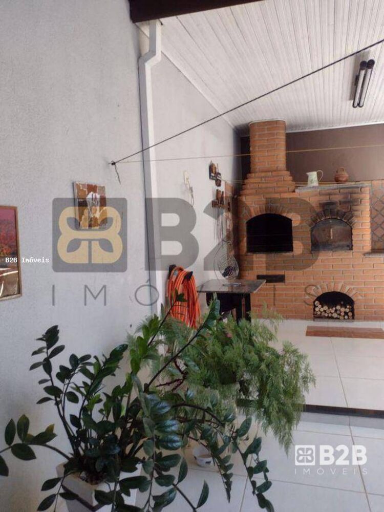 Casa, 4 quartos, 253 m² - Foto 2