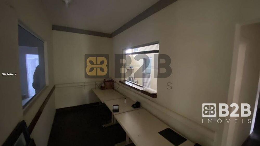 Terreno à venda com 1 quarto, 256m² - Foto 10