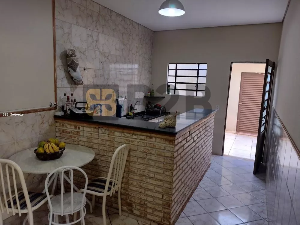 Casa à venda com 3 quartos, 156m² - Foto 1