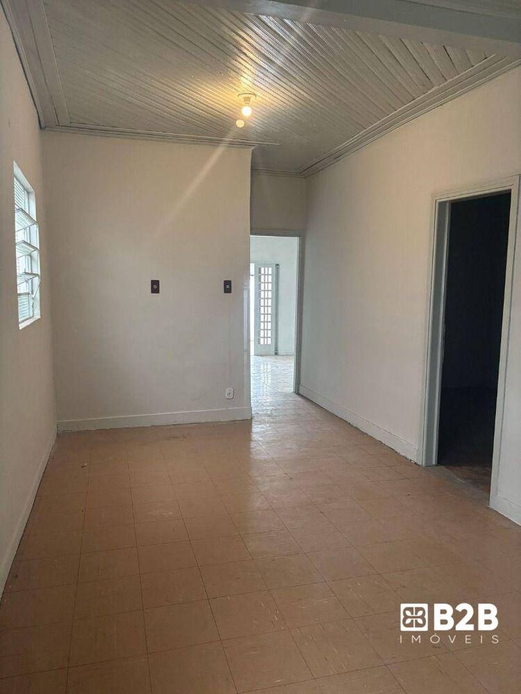 Casa para alugar com 5 quartos, 290m² - Foto 2