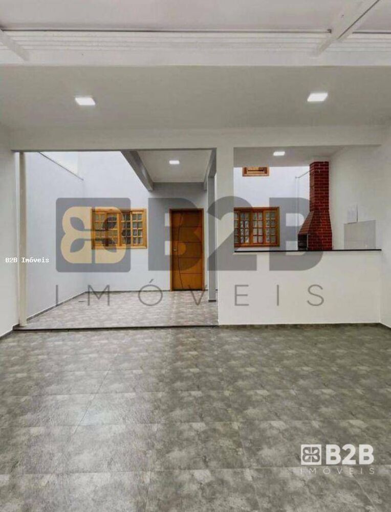 Casa à venda com 3 quartos, 118m² - Foto 1