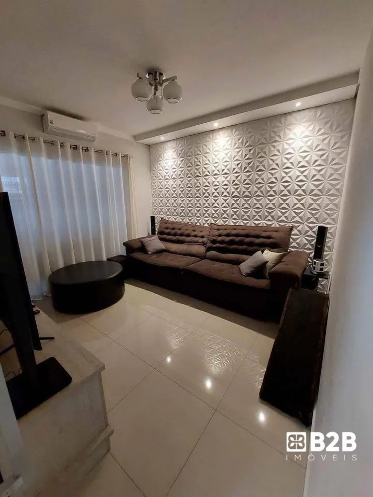 Casa, 4 quartos, 172 m² - Foto 1