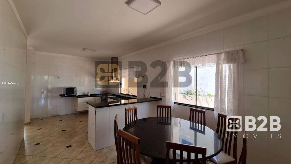 Casa à venda com 3 quartos, 270m² - Foto 3